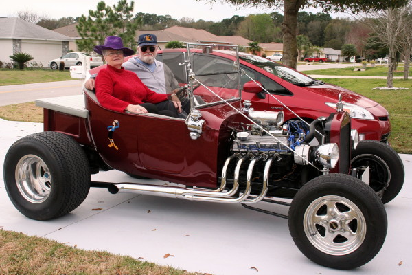 Pat And Earle Talley T-BUCKET.jpg